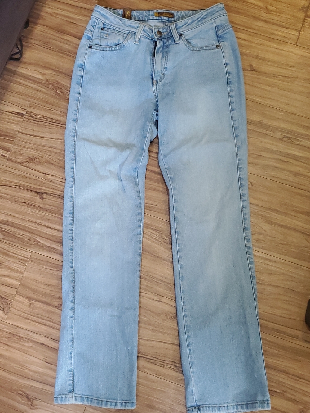 Aura- Light Wash Straight Jeans
